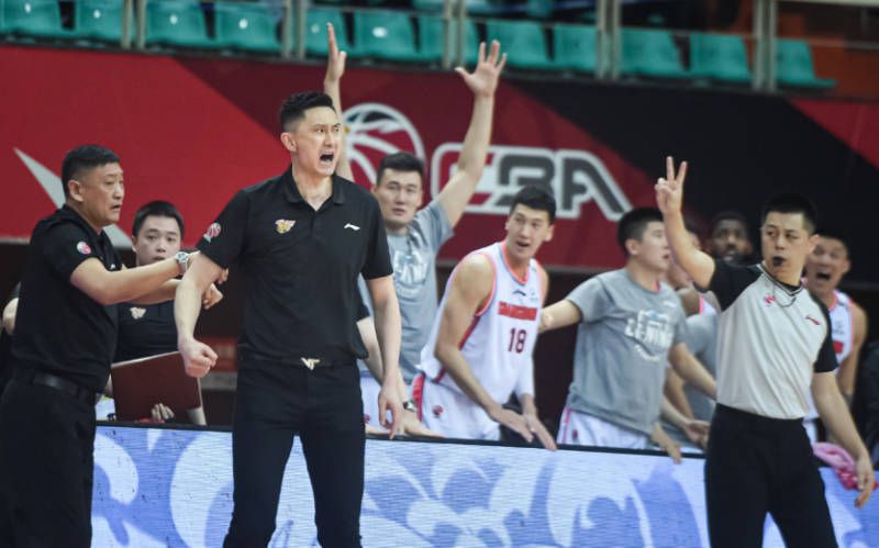 助理虽然不明白她为什么忽然就要去美国，但也不敢有任何耽搁，赶忙开始协调安排。